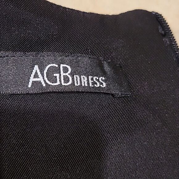 AGB Dress. Sleeveless White Mini Dress with Black & Green Pattern. Size 14 - Picture 8 of 9